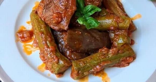 Κοκκινιστό μοσχαράκι με κολοκυθάκια και μελιτζάνες – εύκολη συνταγή