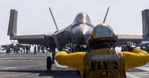 Έκτακτο: Χτυπήθηκε από πύραυλο το F35