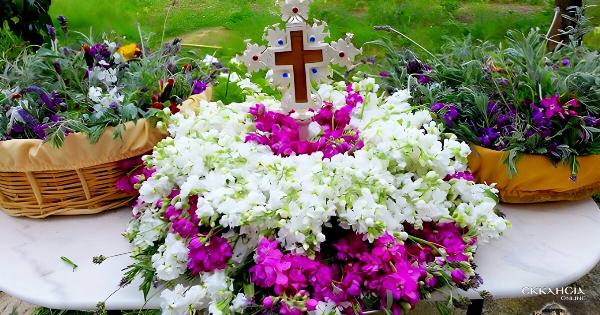 Της Σταυροπροσκυνήσεως αύριο: Τι πρέπει να κάνουν σήμερα οι πιστοί για να μην χάσουν την…