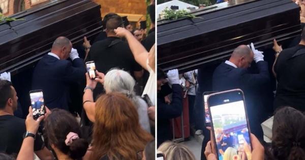 «Τι πιο λογικό να βιντεοσκοπείς φέρετρο;»: Ανάρτηση «γροθιά στο στομάχι» για τις εικόνες στη λαϊκή αγρυπνία για τον Μαζωνάκη