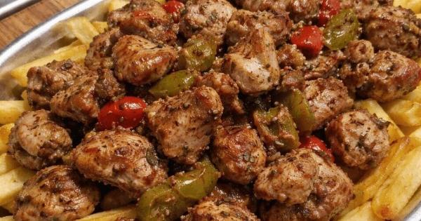 Τηγανιά κοτόπουλο στο τηγάνι: Η εύκολη συνταγή για ζουμερό αποτέλεσμα σαν ταβέρνα