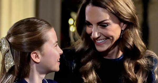 Το ντουέτο που «έλιωσε» το ίντερνετ: Κέιτ Μίντλετον και πριγκίπισσα Σάρλοτ έπαιξαν μαζί πιάνο