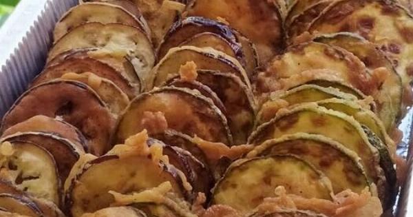 Τα πιο τραγανά κολοκυθάκια και μελιτζάνες τηγανητά – Με χυλό μπύρας και σκορδαλιά που απογειώνει!