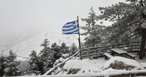 Μερομήνια: Λευκά Χριστούγεννα και χιονοπτώσεις