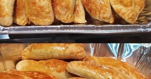 Τα πιο εύκολα τυροπιτάκια με 6 υλικά – Τραγανά απ’ έξω και αφράτα μέσα!