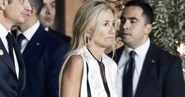 H Μαρέβα τους τάπωσε όλους: Η αποστομωτική απάντηση της για το φόρεμα σφουγγαρίστρα-χαρτί υγείας που προκάλεσε σάλο