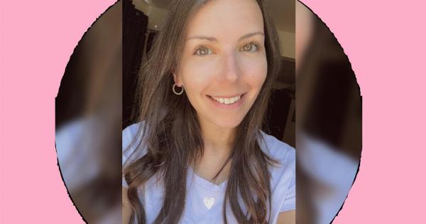 «Έπαθα καρκίνο του μαστού τελικού σταδίου στα 31 μου παρά την καθαρή μαστογραφία» – Τα 4 περίεργα συμπτώματα που αγνοούσε για καιρό