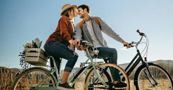 Απρίλης… γεμάτος καρδούλες: Τα 3 ζώδια που ευνοούνται στις σχέσεις – Πάθος, φλερτ, ανατροπές και πολύ έρωτας