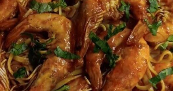 Γαριδομακαρονάδα με λιγκουίνι και σάλτσα ντομάτας – Εύκολη νηστίσιμη συνταγή