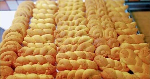 Τα κουλουράκια πορτοκαλιού της γιαγιάς – Αφράτα μέσα και τραγανά έξω, μοσχοβολούν όλο το σπίτι!