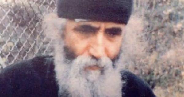 Άγιος Παΐσιος: Auτo είναι το καλύτερο μνημόσυνο για τους κεκοιμημένους