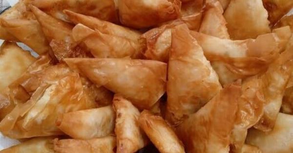 Τα πιο λαχταριστά τυροπιτάκια με ανθότυρο – Τηγανητά, τραγανά και με μέλι!