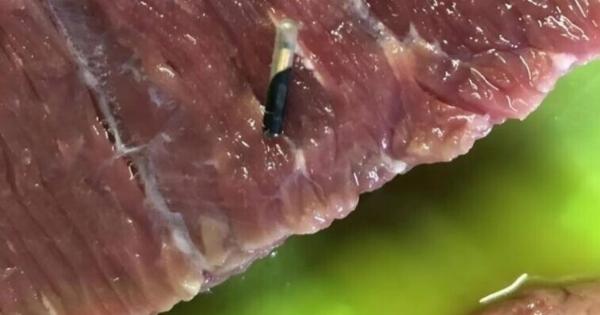 Αγόρασα κρέας από το κατάστημα και μέσα υπήρχε κάτι παράξενο: έπαθα σοκ όταν κατάλαβα τι ήταν και πώς βρέθηκε στο κρέας μου