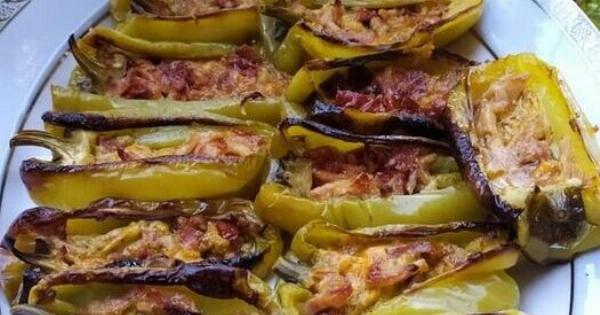 Οι πιο λαχταριστές γεμιστές πιπεριές με μπέικον και πέστο – Μόλις βγουν από τον φούρνο εξαφανίζονται!