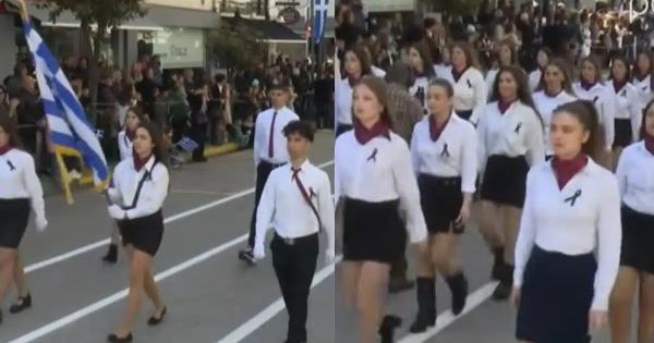 Παιδιά στον Πύργο παρήλασαν με μαύρες κορδέλες