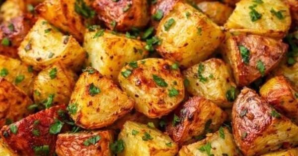 Το μυστικό για πατάτες φούρνου που γίνονται ανάρπαστες