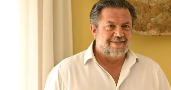 Ο Θεόφιλος σε Kpiσιμn κατάσταση μετά από Tpoxαio