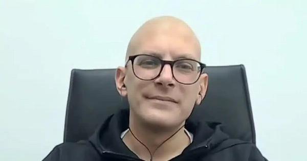 «Χειρουργήθηκα Τετάρτη, τη Δευτέρα ήμουν στο γραφείο», τι λέει ο δήμαρχος Αη Στράτη για τη μάχη με τον καρκίνο