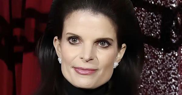 Αγνώριστη η Αθηνά Ωνάση με τεpάστια μακριά χέρια – Που εμφανίστηκε