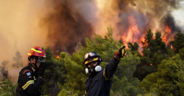 ΕΚΤΑΚΤΟ: Φωτιά τώρα δίπλα σε σπίτια – Ηχεί ασταμάτητα το 112