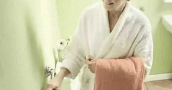 Μπάνιο μετά τα 65: Δεν χρειάζεται ντους κάθε μέρα. Δείτε ποια είναι η ιδανική συχνότητα για να παραμένετε υγιείς