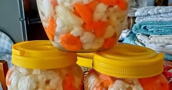 «Έτσι κάνουν οι παλιές νοικοκυρές το τουρσί και πετυχαίνει πάντα