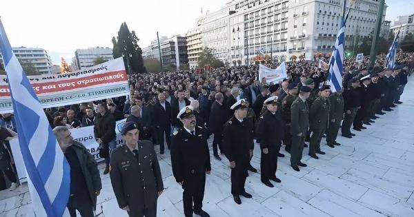 ΕΚΤΑΚΤO ΓΙΑ ΤΟΥΣ ΕΛΛΗΝΕΣ ΣΤΡΑΤΙΩΤΙΚΟΥΣ