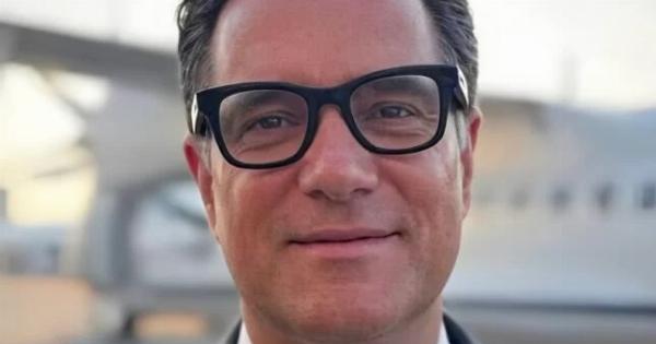 «Γιατί ντύθηκε Ζάχος Χατζηφωτίου;» Σάλος με τα γυαλιά που φόρεσε ο Άδωνις