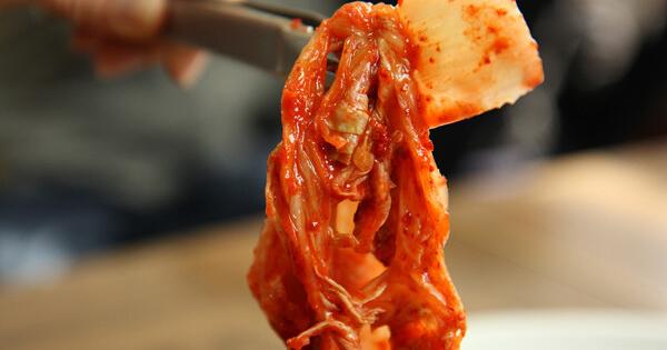 Το τρώνε και φτάνουν τα 90: Το «άγνωστο» λαχανικό που κάνει «θαύματα» στο ανοσοποιητικό