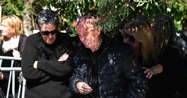 Μαζωνάκης: Γι’ αυτό έχει σημάδια στα χέρια ο πατέρας του – Μεγάλη αγωνία για τον κύριο Μανώλη