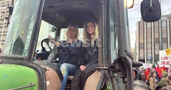 Οι αγρότισσες που «Eκλεψαv» την παράσταση με το τρακτέρ τους στο Σύνταγμα