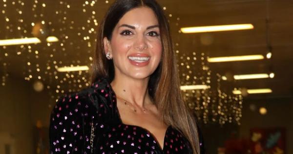 Η μια πιο όμορφη από την άλλη: Η Σταματίνα Τσιμτσιλή βγήκε με την αδερφή της και τράβηξε τα βλέμματα