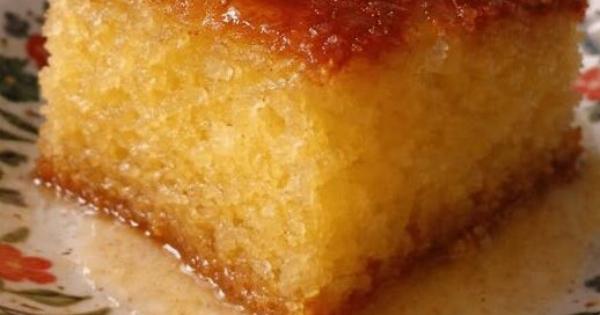 Αφράτο ρεβανί με σιμιγδάλι και σιρόπι που απορροφάται τέλεια