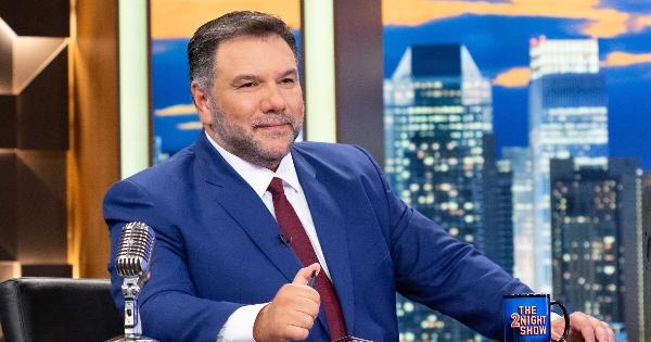 Θα γίνει μπαμπάς! Το ανακοίνωσε στον αέρα του The 2night Show: «Κάγκελο» ο Αρναούτογλου με την ανακοίνωση – Tpελάθnκε από τη χαρά του