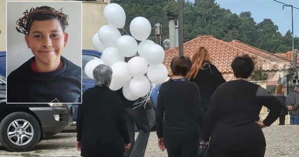 Θρήνος στην κηδεία του 13χρονου Κωνσταντίνου που σκοτώθηκε με πατίνι