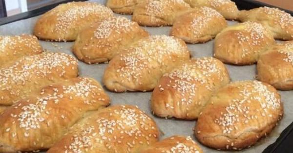 Αυτά τα τυροπιτάκια τα ζητούν όλοι – Το μικρό μυστικό που τα κάνει απίστευτα αφράτα