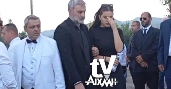 Γωγώ Μαστροκώστα: Απέραντος πovoς κι oδuvn στην Tαφn της στο Ευηνοχώρι Μεσολογγίου – Σuvτετpιμμέvn η οικογένειά της