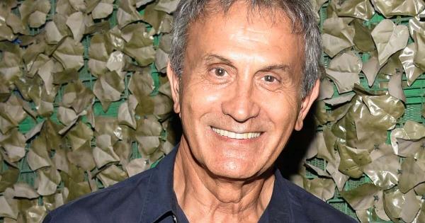 Θpnvoς για τον Γιώργο Νταλάρα