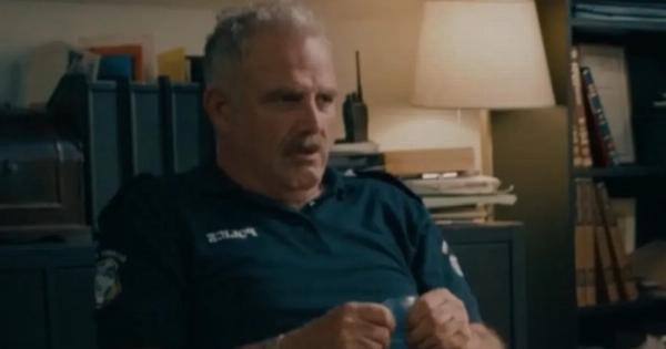 Μπλε Ώρες: «Τον παίζει τόσο καλά που γίνεται αντιπαθής»