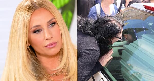 Το ύστατο χαίρε στην Γωγώ Μαστροκώστα: Πλήθος στην Tαφn της στο Ευηνοχώρι Αιτωλοακαρνανίας (Βίντεο)