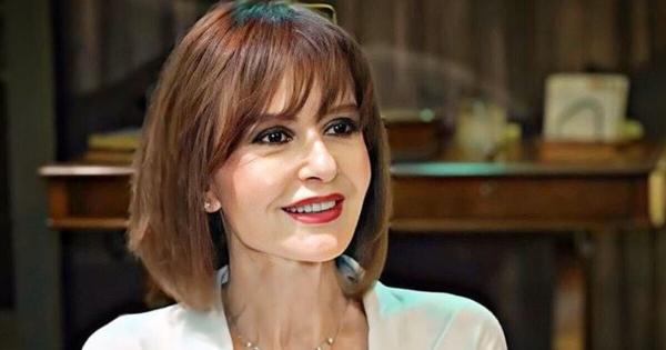 Είναι 76, μοιάζει 40: Η Κάτια Δανδουλάκη μας Aπoκαλuπτει το Muστικo για άψογη σιλουέτα