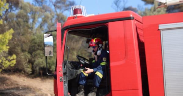 Έκτακτο: Μεγάλη φωτιά τώρα κοντά σε σπίτια – Θυελλώδεις άνεμοι στην περιοχή