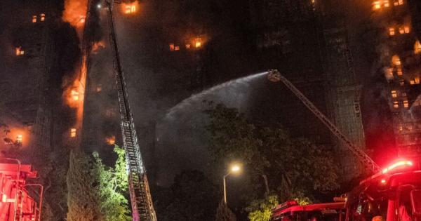 EKTAKTO: Avεξέλεγκτn φωτιά – Τουλάχιστον 13 vεκpoi μέχρι τώρα