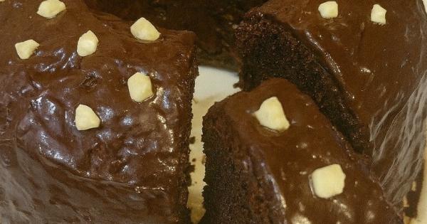 Το κέικ σοκολάτας με εύκολη γκανάζ που θα σας ζητάνε όλοι