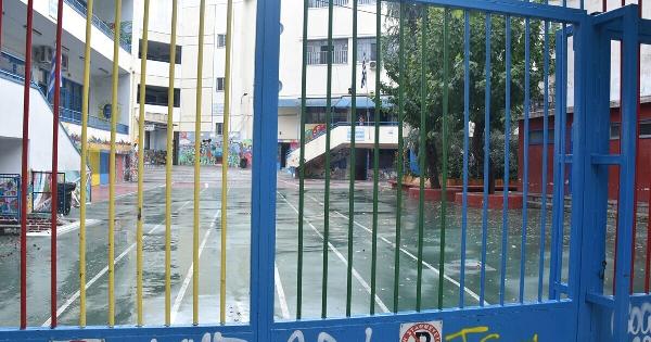 Επίσημο: Σε ποιες περιοχές κλείνουν αύριο τα σχολεία – Τι θα γίνει με τις Πανελλήνιες