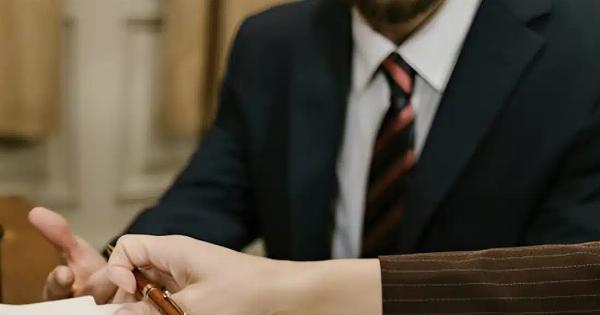 Tέλoς στα «αδελφομοίρια»: Ο νέος νόμος για τις κληρονομιές που σταματά τους οικογενειακούς Kαβγάδες