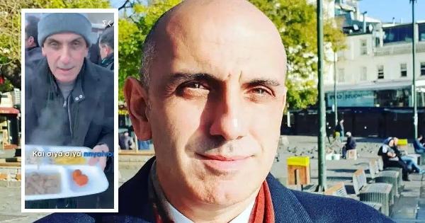 Ο Μανώλης Κωστίδης στην ουρά για το συσσίτιο των δημοσιογράφων που μοιράζουν οι Τούρκοι στα σύνορα