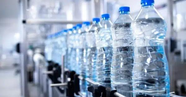 Ανακαλούνται εμφιαλωμένα νερά – Τι εντοπίστηκε