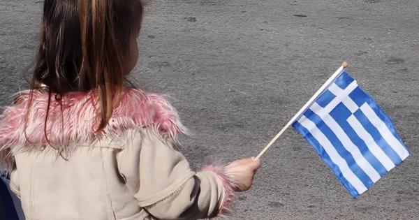 Μάθε στα παιδιά σου τι γιορτάζουμε στις εθνικές επετείους και άσε το Χάλοουιν και τις κολοκύθες