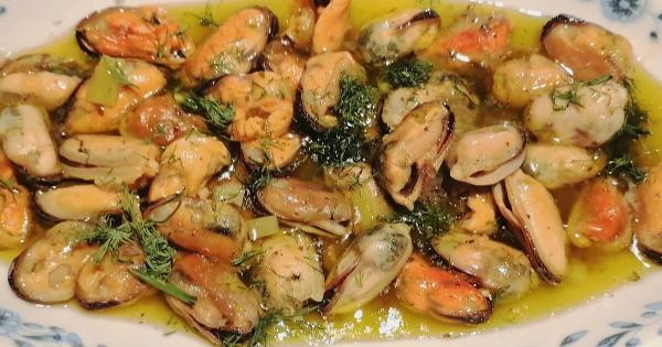 Μύδια σαγανάκι με ούζο και μουστάρδα – Ένας πικάντικος σαρακοστιανός μεζές